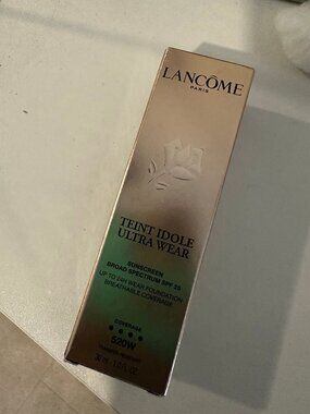 New and Unused Teint Idole Foundation 520W